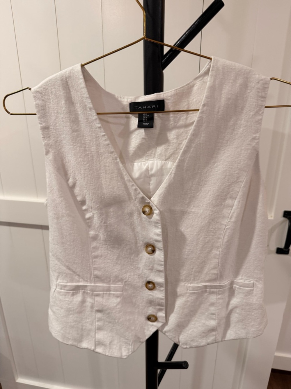 Tahari White Linen-Blend Button Front Vest with Wooden Buttons